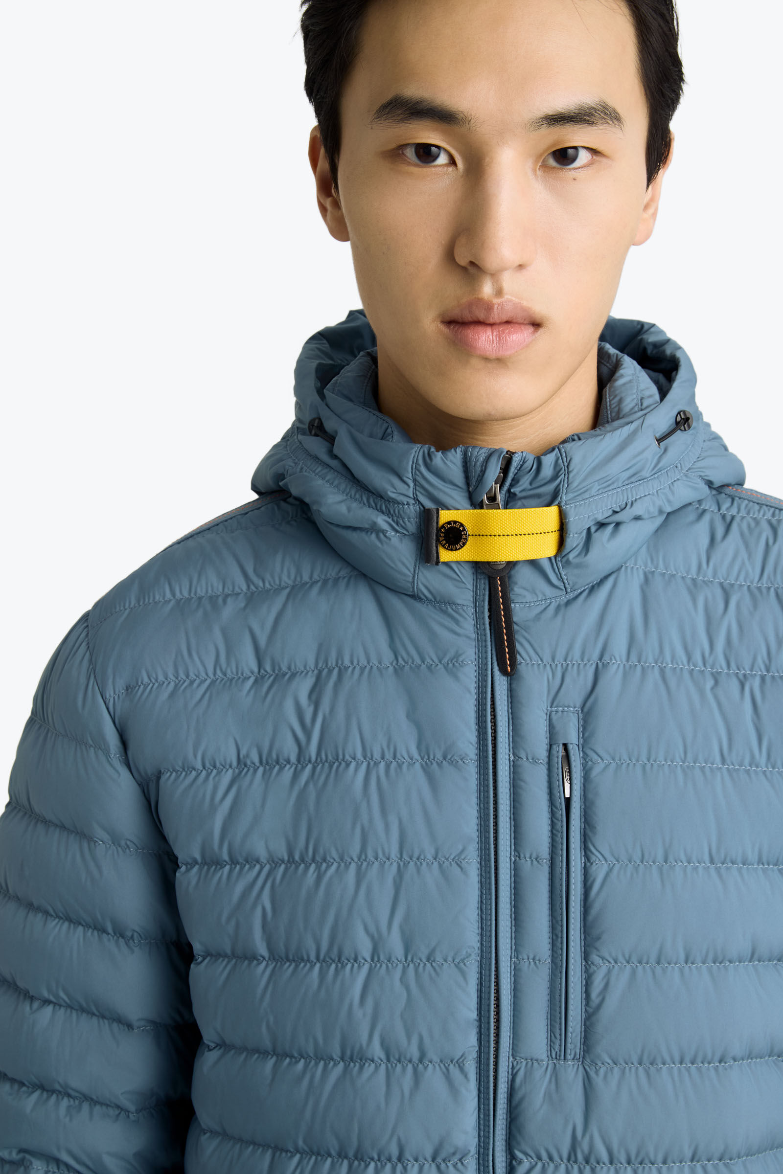 ÚLTIMA HORA - CHAQUETA CON CAPUCHA DE PLUMA